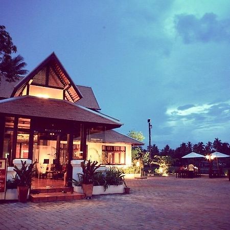 Parn Dhevi Riverside Resort & Spa Накхон Патом Екстериор снимка